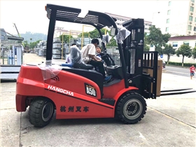 電動(dòng)叉車