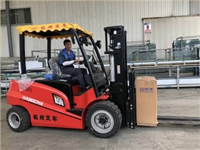 電動(dòng)叉車