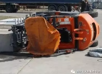 杭州叉車提醒您：叉車傷人事故高發(fā)，出門在外，注意安全！