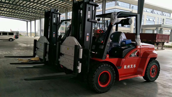 X系列內燃叉車-順博鋁業(yè)，會旋轉的