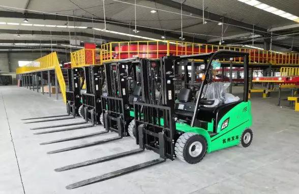 杭州叉車交付鋰電池叉車——順豐集團(tuán)（煙臺(tái)站）3