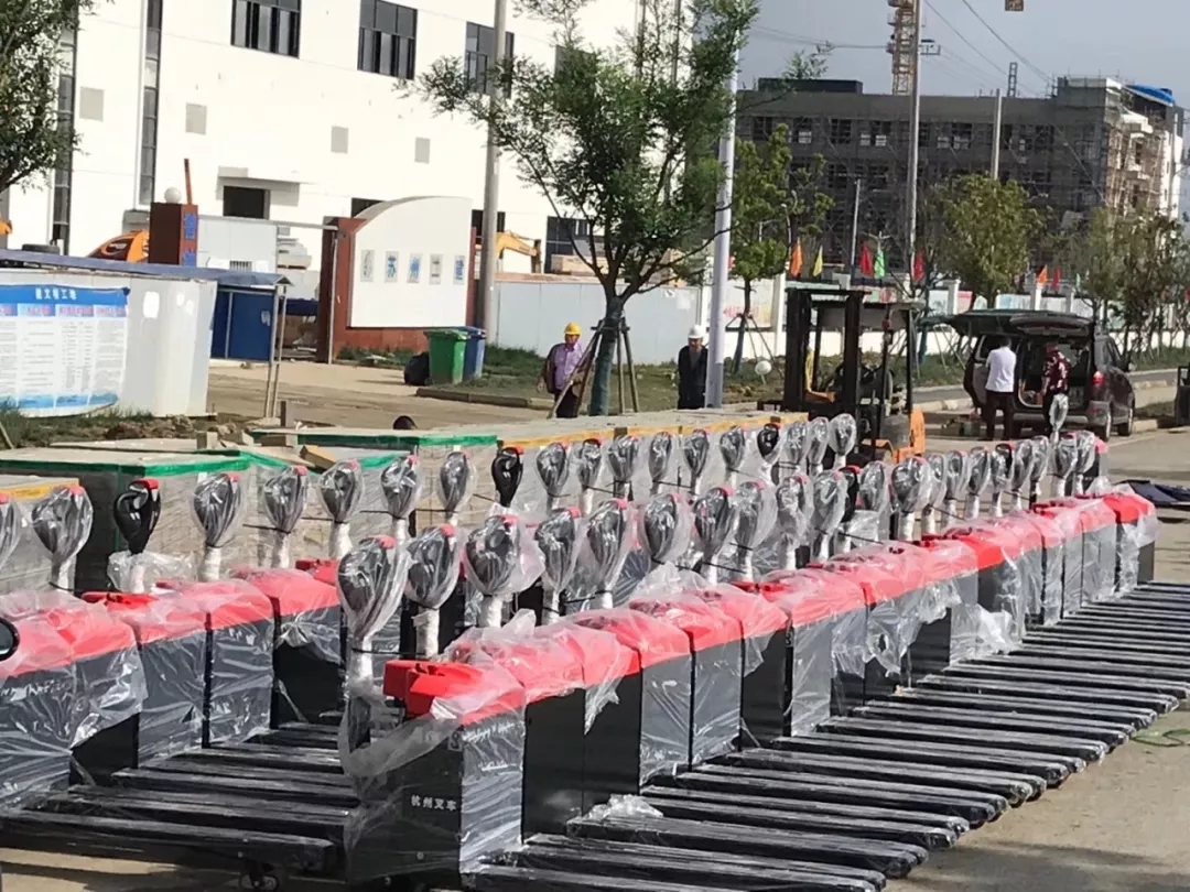大氣登場！杭叉電動(dòng)搬運(yùn)車大批量交付江蘇某新能源企業(yè)