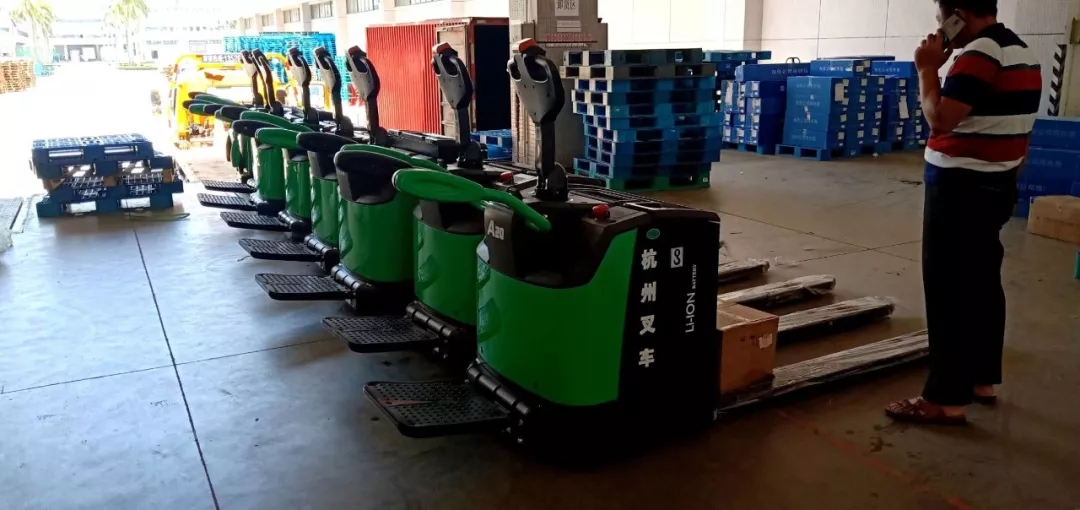 這是一款很多人都不知道的高性能鋰電叉車(chē)