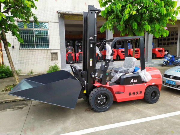 經(jīng)常開(kāi)叉車(chē)的你是否注意到了夏天叉車(chē)的保養(yǎng)？小編總結(jié)了幾條