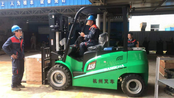 鋰電叉車(chē)