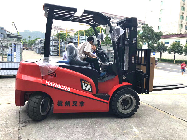 電動(dòng)叉車