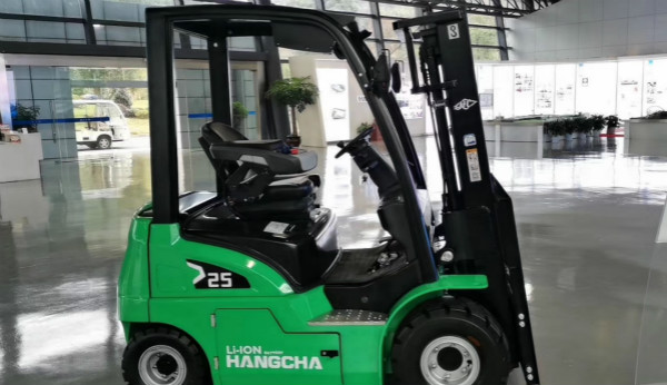 電動(dòng)叉車(chē)