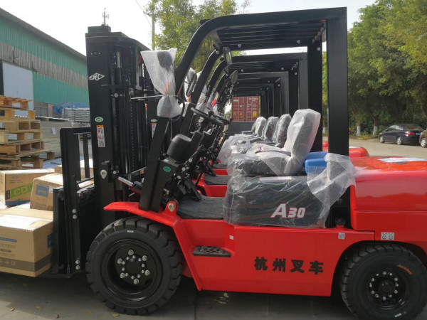 叉車(chē)轉(zhuǎn)向沉重？叫你這些方法排除！