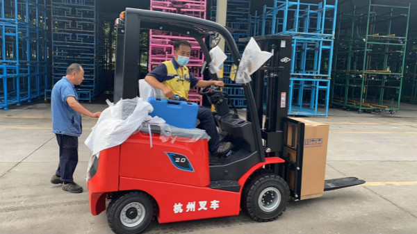 天氣冷了，叉車(chē)應(yīng)該怎么用才正確？